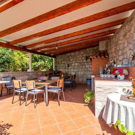 Tupina By Paulina Guest house 3*